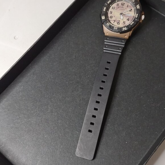 Casio Desert Camo Watch - Picture 4 of 15